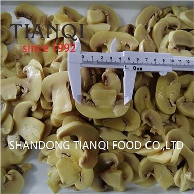 ڈرم میں نمکین نمکین میں اعلی معیار کا کٹا ہوا سفید مشروم