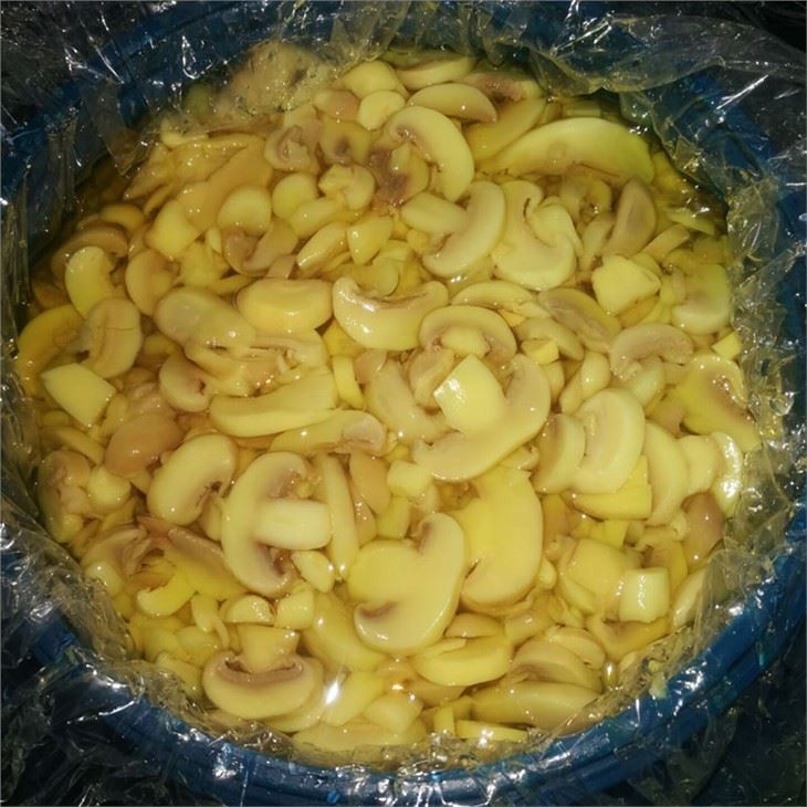 Sliced white mushroom in brine in drums 1.5-4.0cm